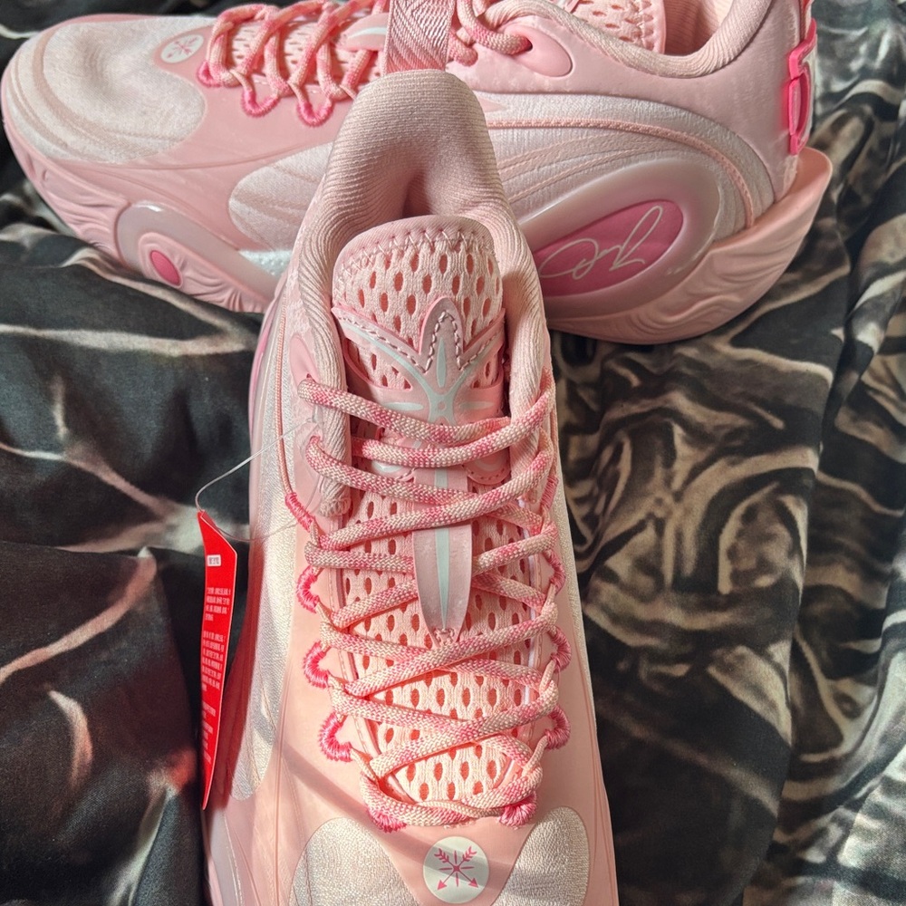 Women’s Pink Athletic Sneakers - Stylish Comfort - Picture 4 of 8